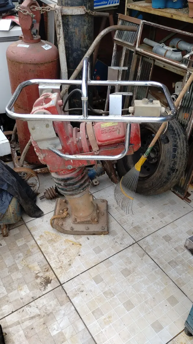 Compactador de solo elétrico usado