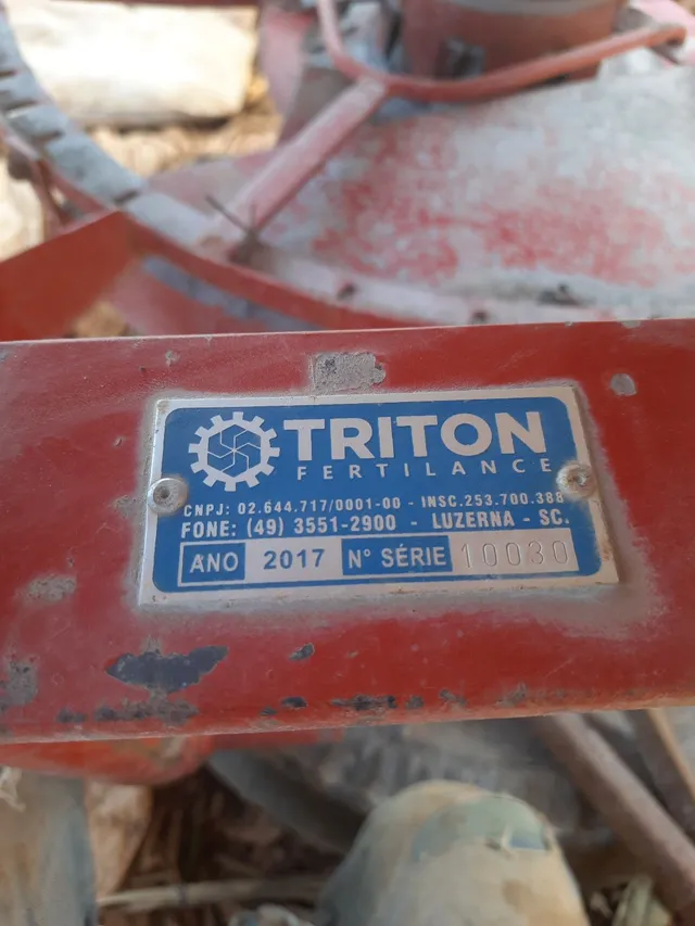 Adubadeira triton 