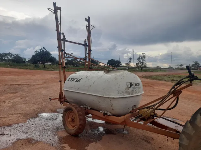 Pulverizador jacto 2000 litros