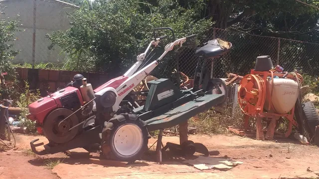 Yanmar tc 11 com roçadeira 