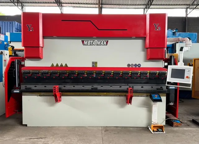 DOBRADEIRA CNC METAMAK
