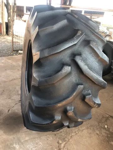 Pneu 28L-26 usado
