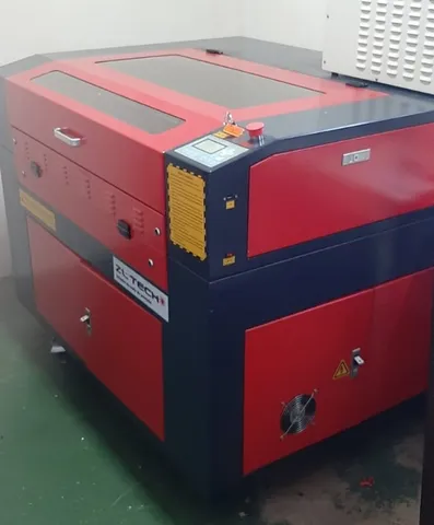 Máquina CNC de corte e gravação a laser CO2