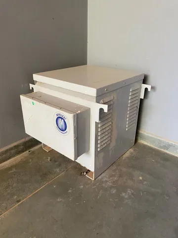 Transformador trifásico 