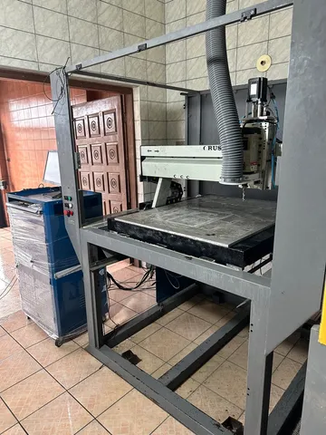 Fresadora cnc para alumínio e madeira.