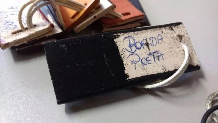 Tinta Borda Italiana COR PRETA  Para Couro/sola/cinto Embalagem 1 Litro