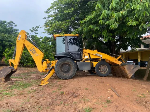 Vendo Retroescavadeira JCB