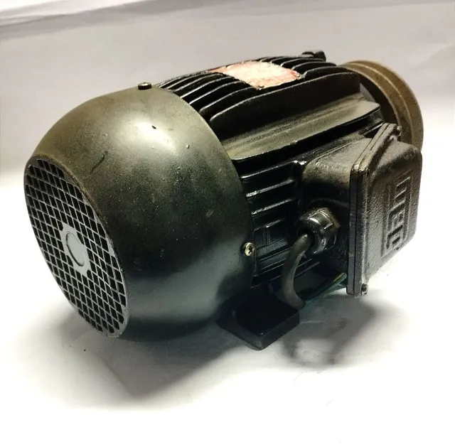 MOTOR WEG TRIFÁSICO 3CV 1150RPM