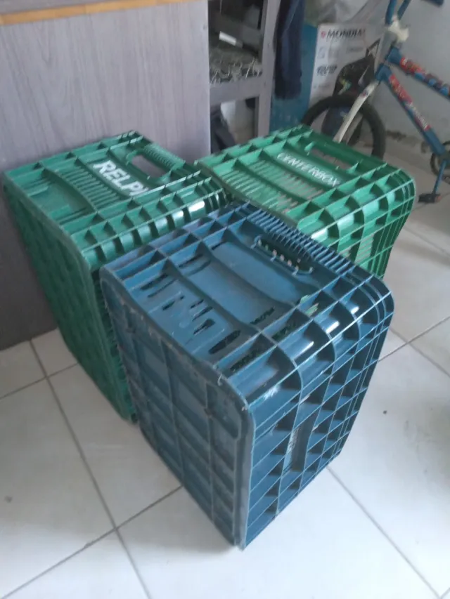 3 caixas plásticas 100,00 faço entrega *58