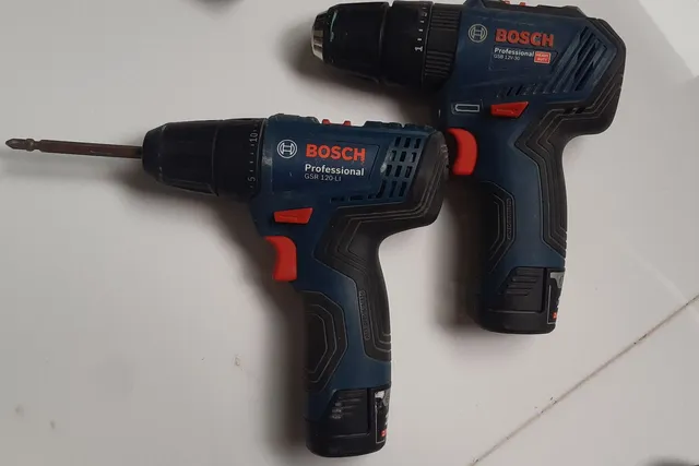 2 parafusadeiras Bosch GSB + GSR + 2 baterias e 1 carrgador