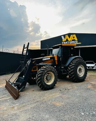 TRATOR VALTRA COM LÂMINA 