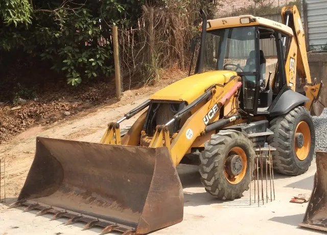 Retroescavadeira JCB