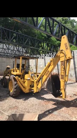 RETROESCAVADEIRA CASE 580