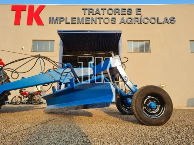 Plaina Niveladora de Arrasto Baldan - TK Tratores Nova Andradina - MS 