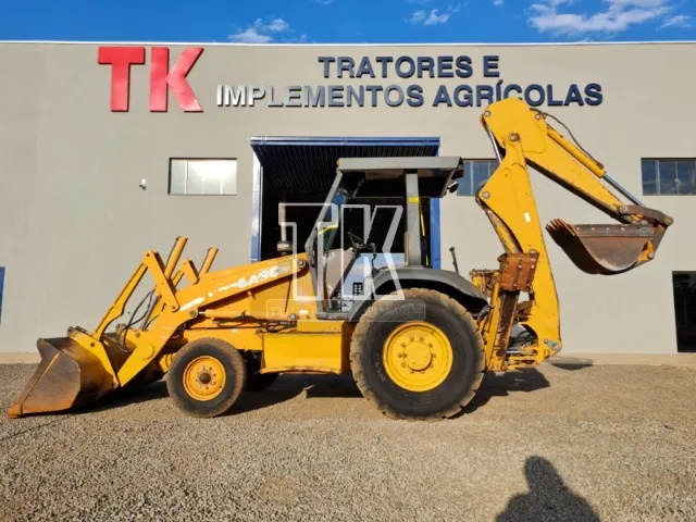 Retroescavadeira Case 580 L 4x2 ano 2004 - TK Tratores Nova Andradina - MS