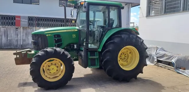 John Deere 6125J 4x4 cabinado ano 2013