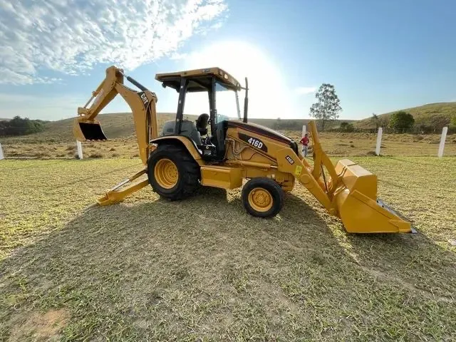  Retroescavadeira Caterpillar 416D Ano 2008