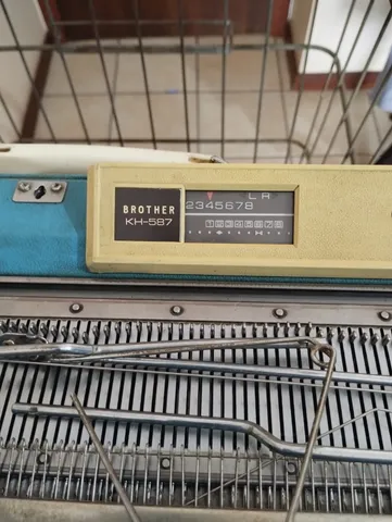 Máquina de Tricot Brother KH 587