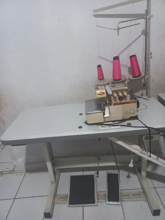 Vendo máquina overlock da marca yamata com arremate (faço entrega passo cartão)