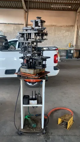 Estampo pneumático para esquadrias de alumínio 