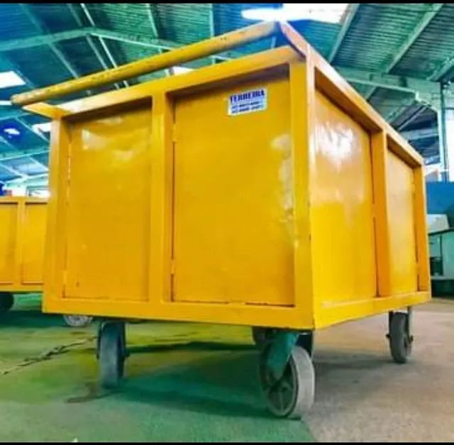 Carrinho industrial de aço para até 2 toneladas com rodízios articulados