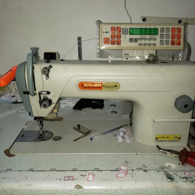Maquina de costurando reta eletrônica 