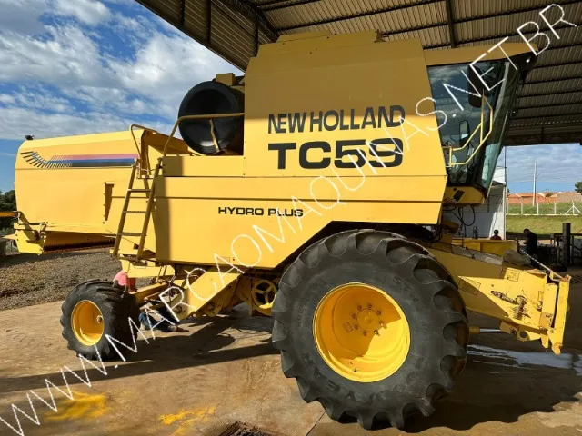 TC 59 Ano 2000/01 com 5.000 Hrs, 23 Pés, Revisada, Único dono, Pneus novos.