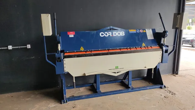 Dobradeira COR DOB robusta semi-nova 