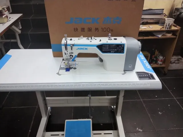 Maquina de Costura Reta Eletrônica JackA4-B