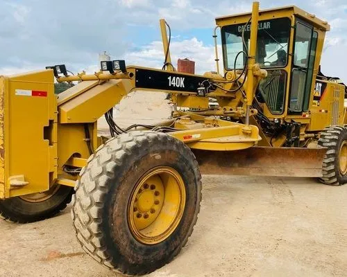 Motoniveladora Caterpillar 140k - Leia o Anúncio 