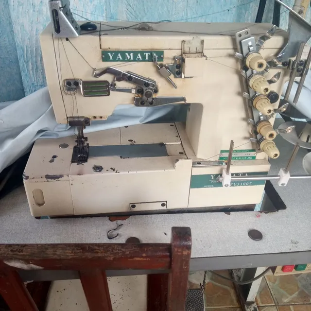 Máquina de costura galoneira