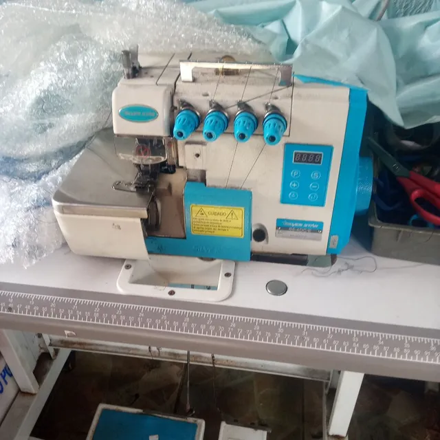 Uma máquina. Cadeia eletrônica
