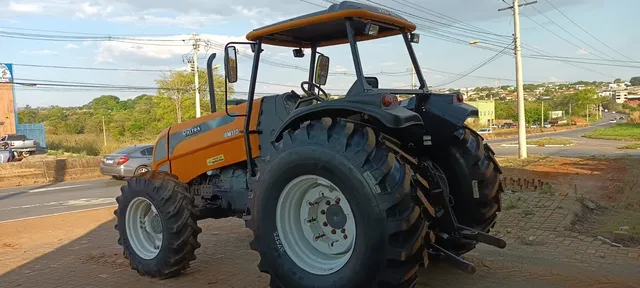 Trator Valtra BM110 2015