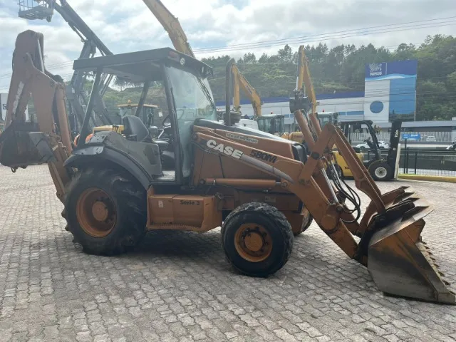Retroescavadeira Case 580M 2011 4x4