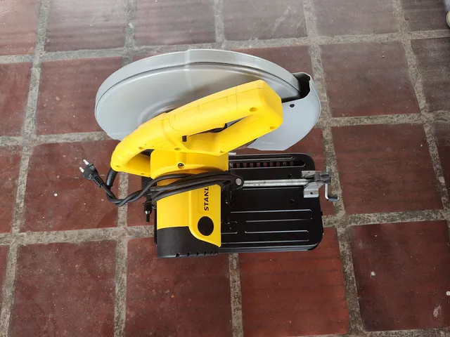 Serra corte rápido - Policorte - 14 pol. 2200w 127v - Stanley 