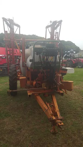Pulverizador Jacto 2000l 18 metros com gps Stara- ano 2009