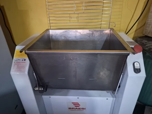 Vendo máquinas pra padaria. Todas juntas ou separadas também