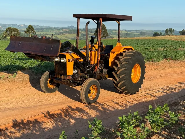 Valmet 88 com lâmina e garfo 