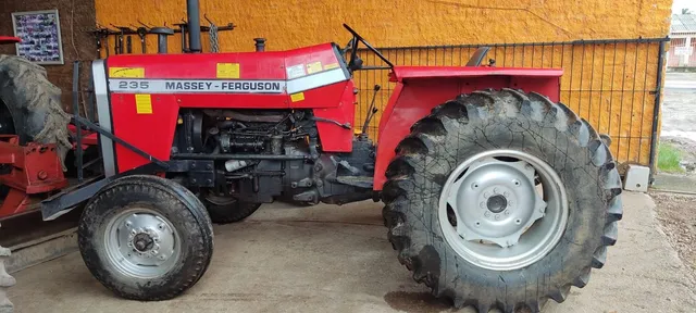 Trator Massey Ferguson 235