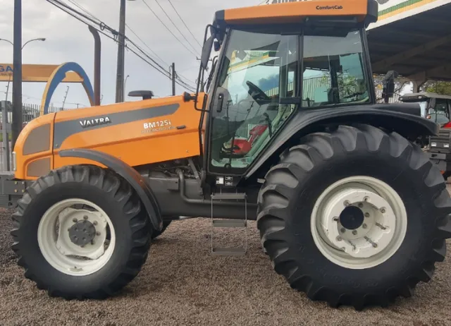 Trator Valtra BM125 2015