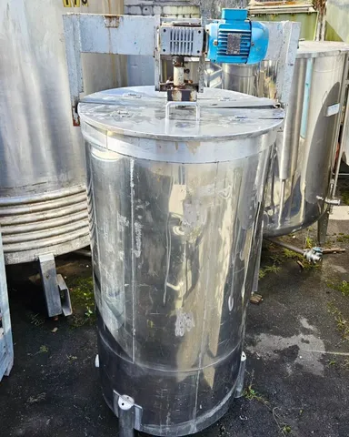 Tanques misturadores 700 e 1.000 litros 