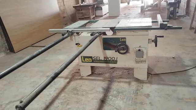 Vende-se serra esquadrejadeira, em Itabaiana.