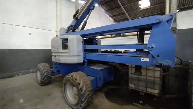PLATAFORMA AÉREAS MÓVEL MODELO Z 60 / 5000 HRS DE USO 