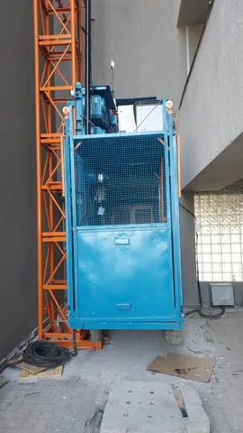 Elevadores a Cremalheira 