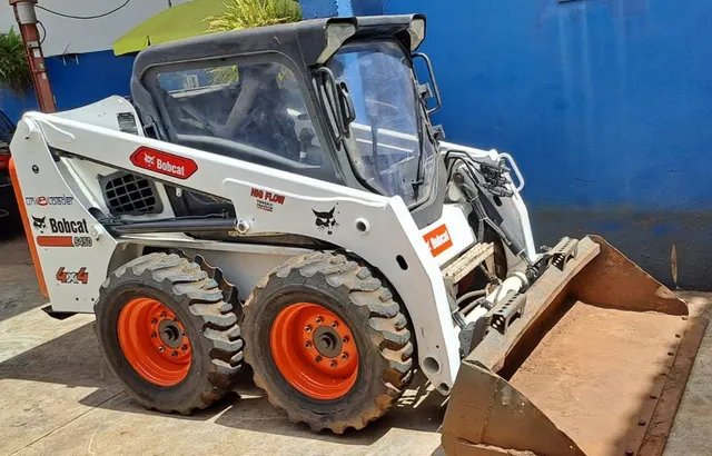 Mini Carregadeira Bobcat S450 cabinada 