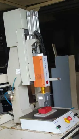 Máquina para Solda de Plasticos a Fusão por Ultrasom