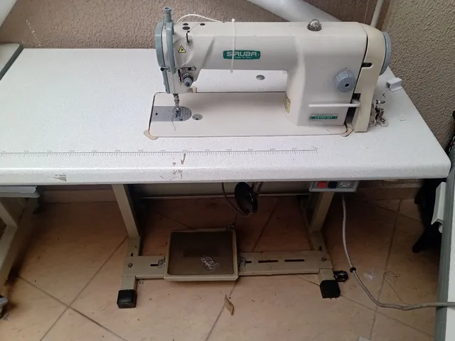 Máquina reta siruba 