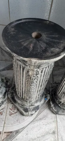 Colunas Grega de Cimento Textururizadas e Com Pintura Decorativa