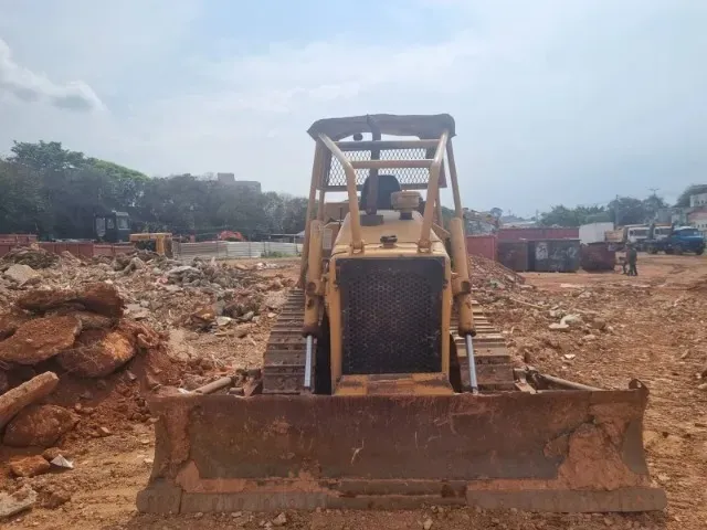 Trator de Esteira Cartepilar D4E