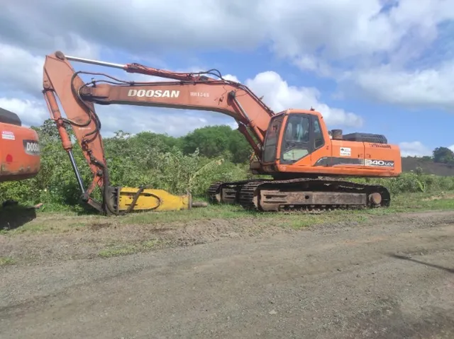 Escavadeira Doosan 340 + Rompedor 12 000 Joules